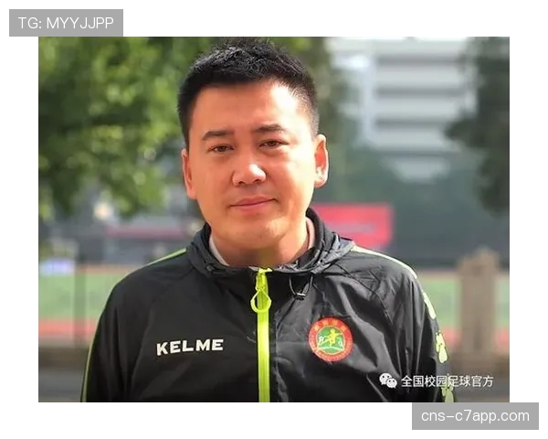 校园足球纪实：都灵“链式防守”战术课堂进入当地足球学校